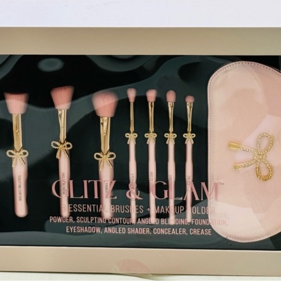 glitz & glam Other - Glitz & Glam Bow makeup brushes viral 🎀🎀🎀💎💎💎